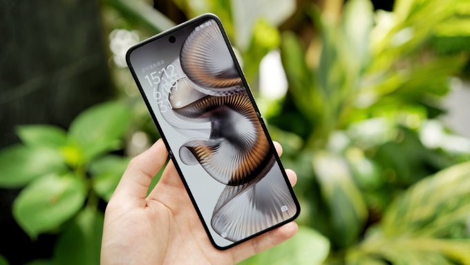Màn hình chính của Xiaomi Mix Flip 2
