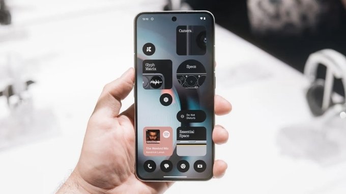 danh-gia-nothing-phone-3-ve-man-hinh-xtmobile