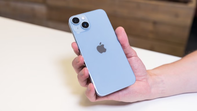 Chọn iPhone 14 Plus nếu bạn ưu tiên màn hình lớn và pin khoẻ