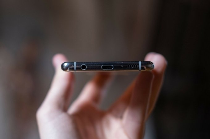 Pin và sạc Galaxy S10 cũ đáp ứng tốt cho nhu cầu cơ bản