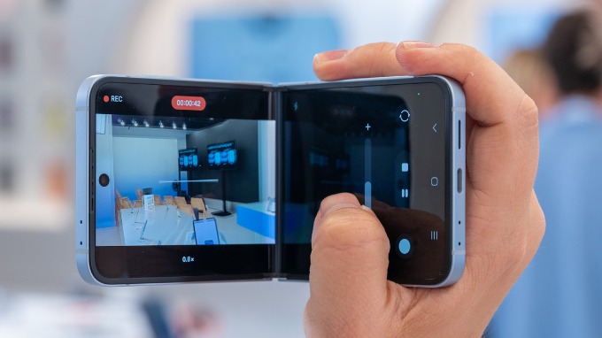 Kiểm tra các chức năng cơ bản khi mua Samsung Galaxy Z cũ