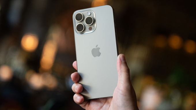 iPhone 15 cũ cấn xước