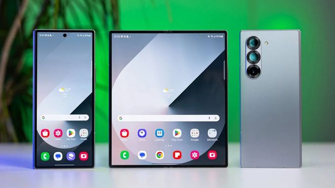 Màn hình AMOLED lớn 8 inch với độ sáng cao 2,600 nits 