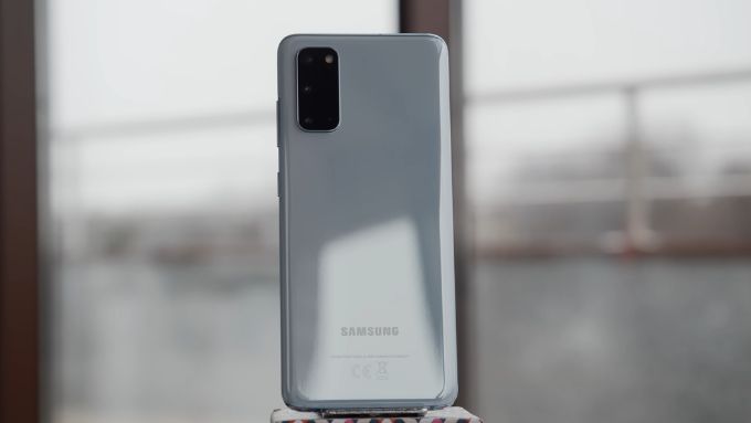 Samsung Galaxy S20 cũ là phiên bản nhỏ gọn nhất trong series, phù hợp với người dùng ưa thích thiết kế tinh tế