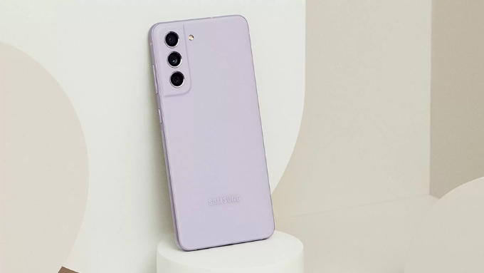 Samsung Galaxy S21 FE cũ là phiên bản “Fan Edition”, được thiết kế nhằm mang đến trải nghiệm flagship với mức giá dễ tiếp cận hơn