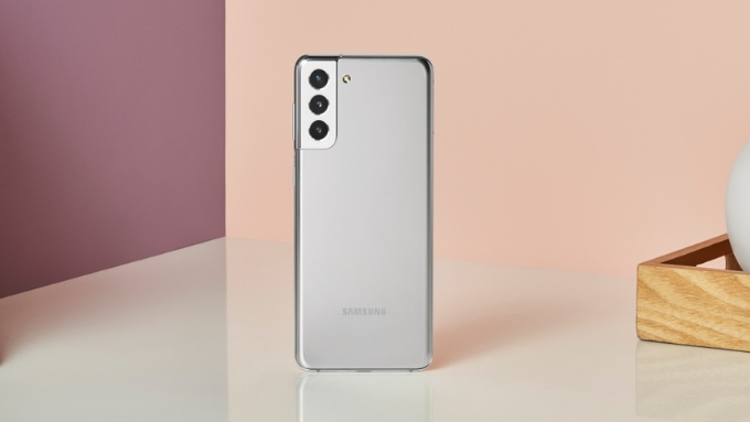 Samsung Galaxy S21 Plus cũ mang đến những cải tiến rõ rệt so với phiên bản S21, đặc biệt ở phần màn hình và dung lượng pin