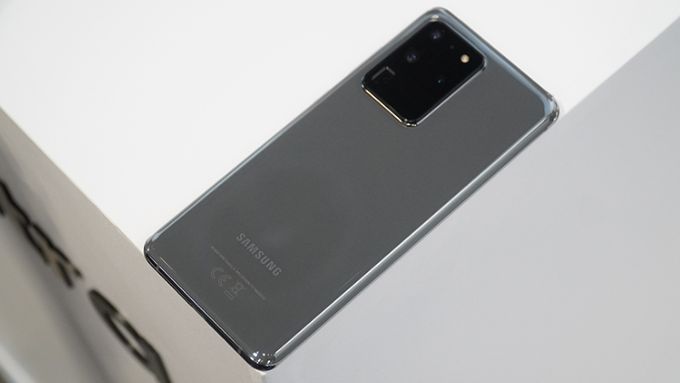 Samsung Galaxy S20 Ultra cũ là phiên bản cao cấp nhất trong dòng S20, nổi bật với màn hình Dynamic AMOLED 2X kích thước 6.9 inch