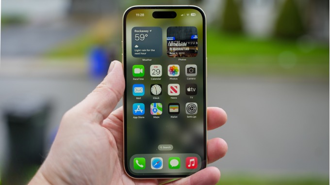 Bạn nên yêu cầu xem số IMEI trên điện thoại iPhone 15 cũ