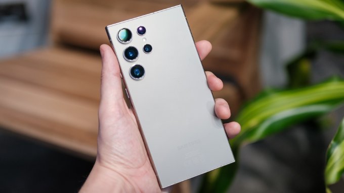 Galaxy S24 cũ trầy xước