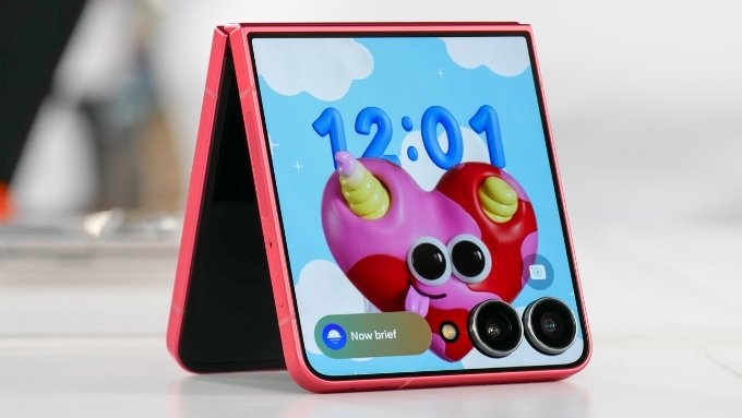 Thiết kế của Samsung Galaxy Z Flip 7 512GB