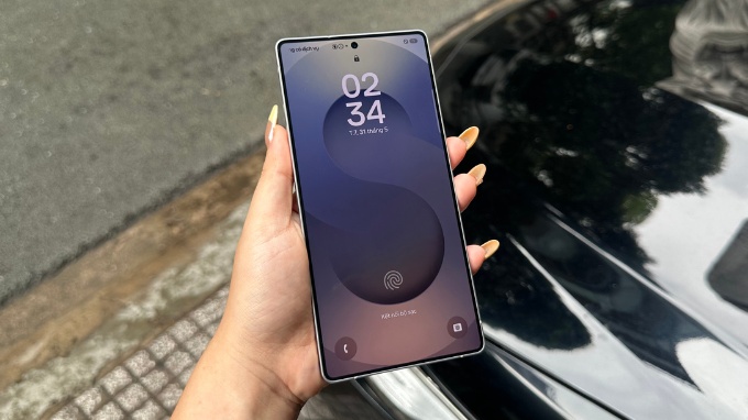 Màn hình AMOLED sắc nét, mượt mà