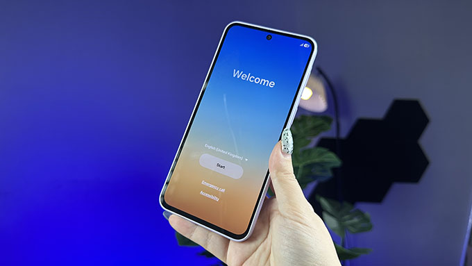 Điện thoại Samsung A37 5G đi kèm với màn hình Super AMOLED 6.7 inch