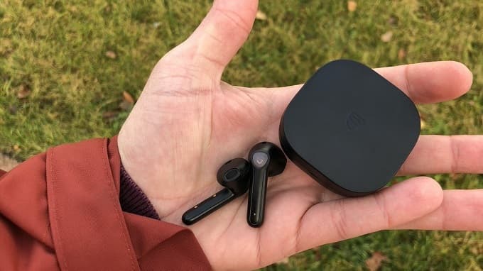 Thiết kế tai nghe hiện đại mới mẻ và các chức năng hàng đầu