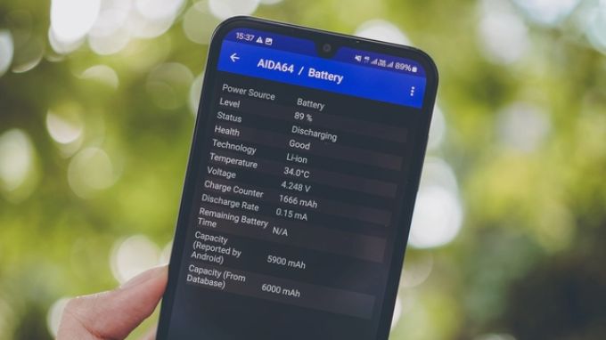 Viên pin khủng 6,000 mAh cùng khả năng sạc nhanh 25W