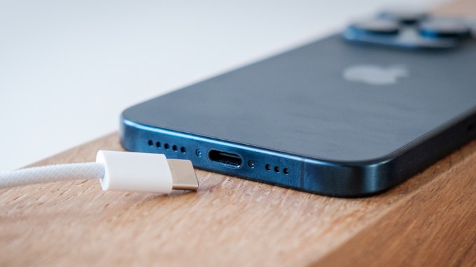 Pin và sạc của iPhone 16 Pro Max cũ