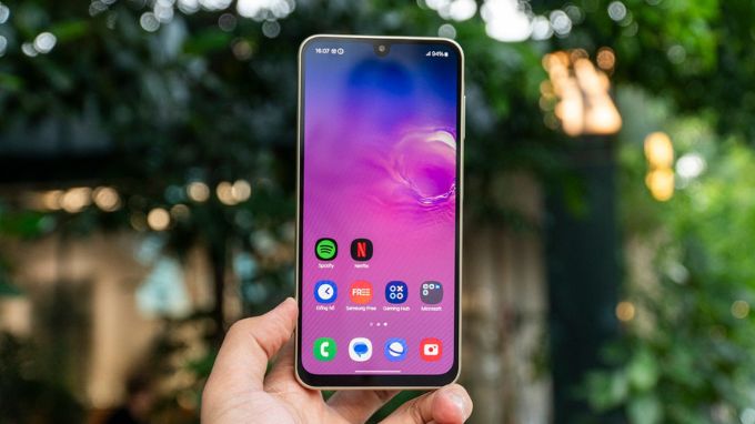 Pin 5.000mAh dùng cả ngày, sạc nhanh 25W tiện lợi