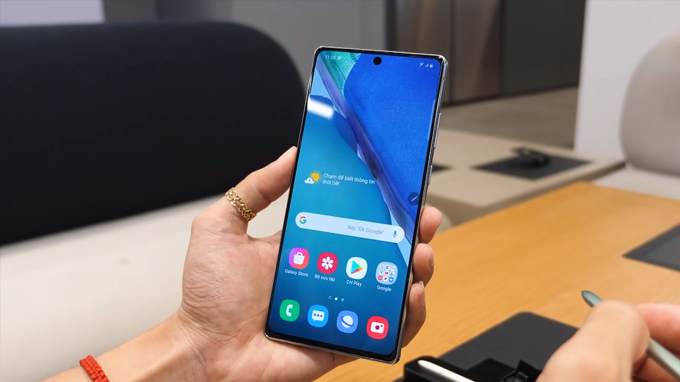 àn hình Galaxy Note 20 5G 256GB được làm phẳng hơn