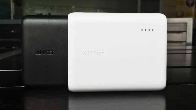 Pin dự phòng Anker PowerCore 13.000 mAh có 2 tùy chọn màu sắc gồm trắng và đen