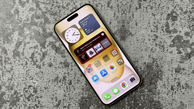 Màn hình iPhone 15 Plus 512GB cũ sở hữu màn hình OLED sắc nét