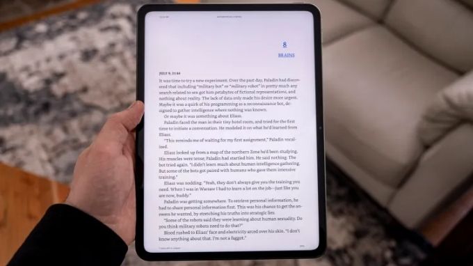 cảm giác cầm nắm của OnePlus Pad