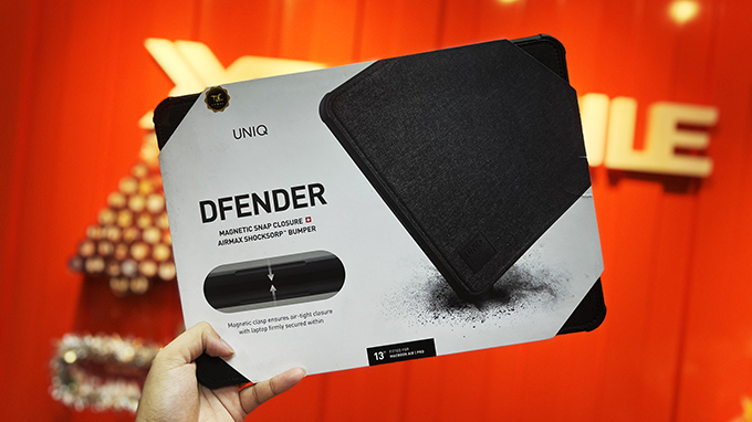 tui-chong-soc-vai-uniq-dfender-tough-macbook-air-pro-13inch-chinh-hang-xtmobile