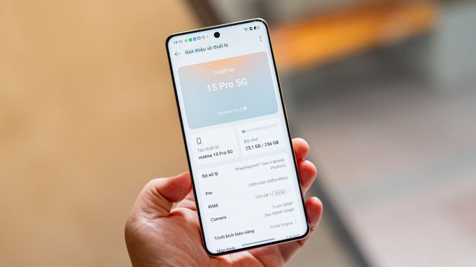 Viên pin 7000 mAh bền bỉ, sạc nhanh 80W tiện lợi