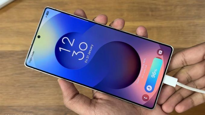 Pin ổn định, sạc nhanh tiện lợi