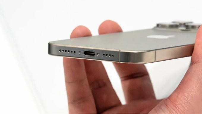 Cổng sạc USB-C hoàn toàn mới trên iPhone 15 Pro 128GB chính hãng