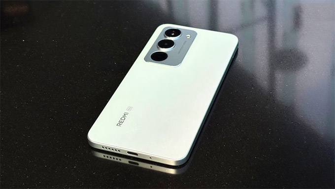 Điểm nổi bật nhất của Xiaomi Redmi 15 chính là viên pin dung lượng lớn 7.000mAh