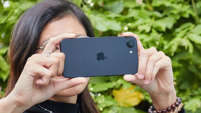 iPhone 16e 512GB chưa active chụp ảnh đẹp chỉ với ống kính 48MP