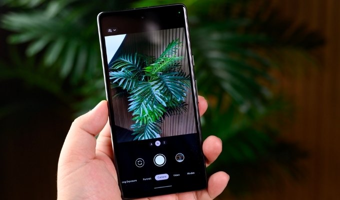 Google Pixel 7A có chất lượng hiển thị tốt so với tầm giá