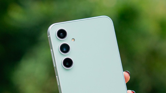 Cụm 3 camera trên Samsung S23 Fe 128GB