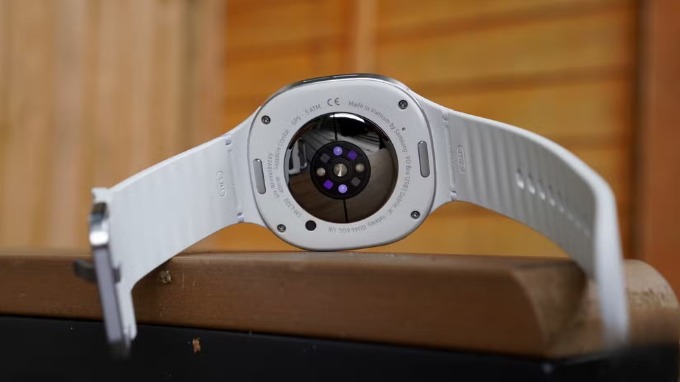 Sức mạnh của Samsung Galaxy Watch 8 44mm Bluetooth nằm ở hệ thống cảm biến BioActive mới