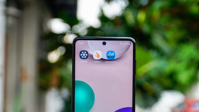 Viên pin 6.000 mAh thoải mái sử dụng cả ngày dài