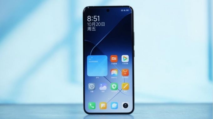 Màn hình OLED 6.36 inch sắc nét cho trải nghiệm hiển thị vượt trội