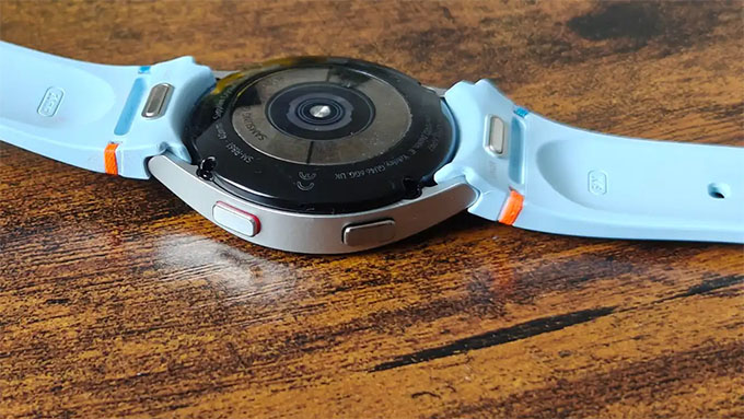 Galaxy Watch FE có pin nhỏ hơn so với các phiên bản cao cấp khác