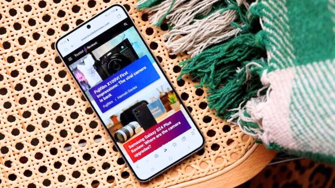 Màn hình cho chất lượng hiển thị sắc nét, sống động