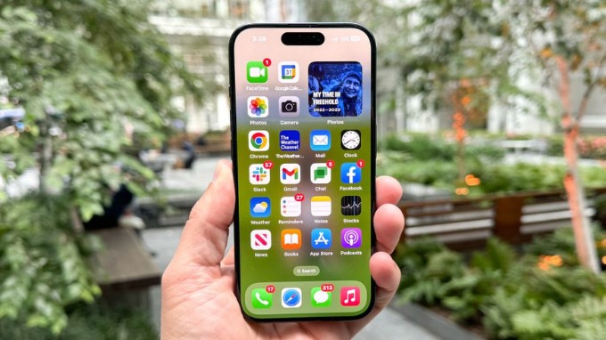 iPhone 15 Pro sở hữu màn hình sắc nét