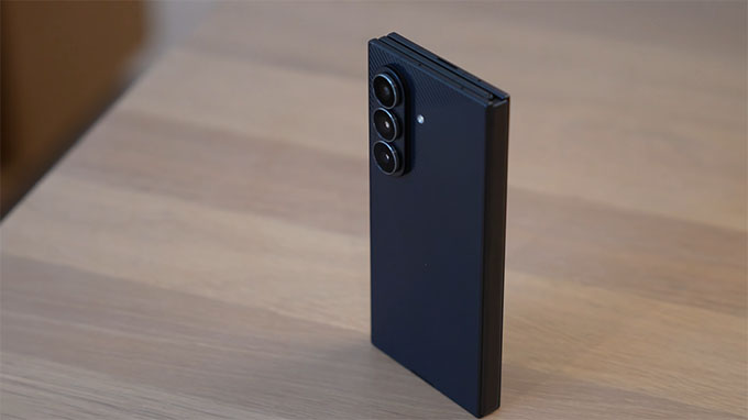 điện thoại Z TriFold có kích thước 159.2 x 75 x 12.9mm