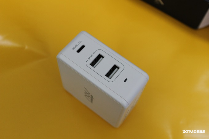 Sạc nhanh Innostyle Gomax Plus 73W có 2 cổng USB-A và 1 cổng USB-C