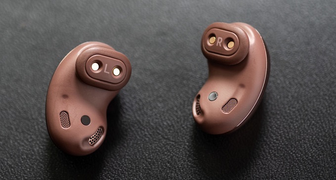 Tai nghe Galaxy Buds Live được hoàn thiện từ chất liệu cao cấp, sáng bóng 