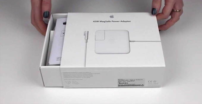 Sạc Magsafe 2 Apple 85W Power MacBook Pro nhỏ gọn, dễ mang theo