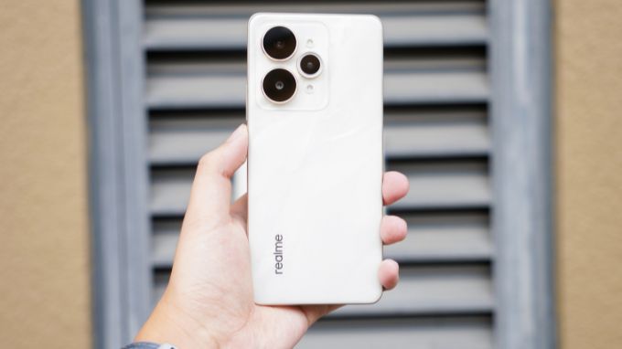 Thiết kế mỏng nhẹ, cao cấp nhưng vẫn cực kỳ bền bỉ