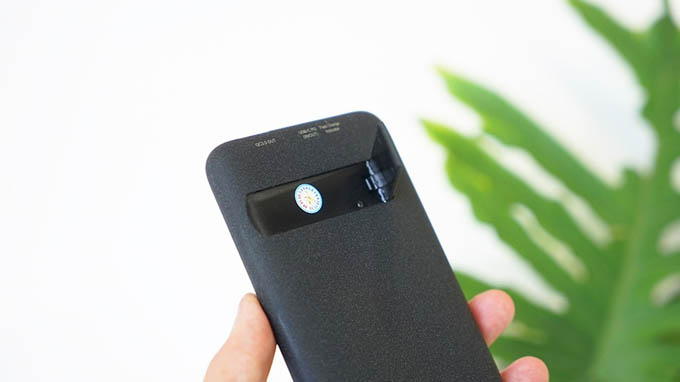 Bệ đỡ tiện dụng của pin sạc dự phòng không dây Mazer