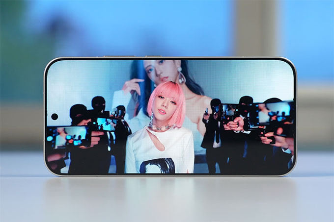 Màn hình chính của 17 Pro Max sử dụng tấm nền OLED 6,9 inch tuyệt đẹ