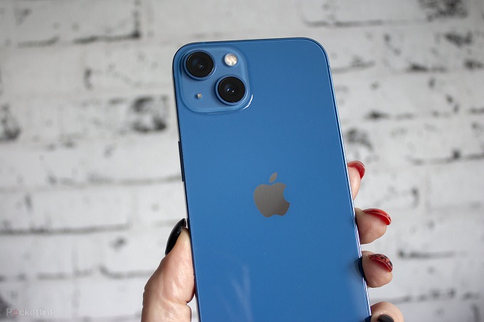 Thiết kế khung viền nhôm và mặt kính Ceramic Shield của iPhone 14 512GB