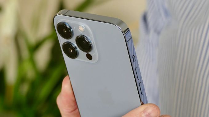 Thiết kế iPhone 13 Pro 512GB cũ 97% với khung thép chắc chắn