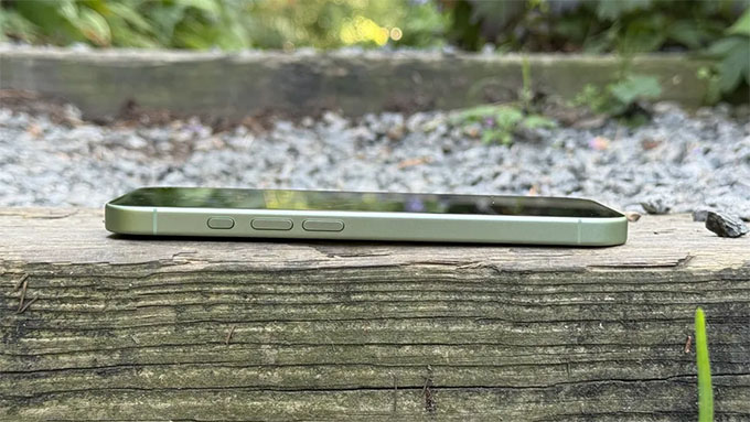 Ngoại quan iPhone 17 512GB cũ không khác biệt so với máy mới