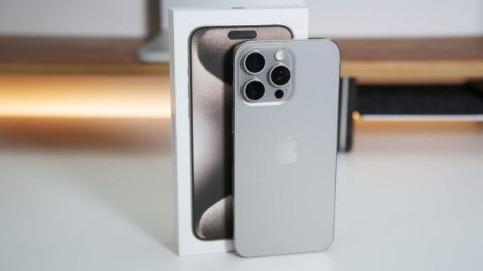 nen-mua-iphone-15-pro-max-cu-hay-moi-xtmobile