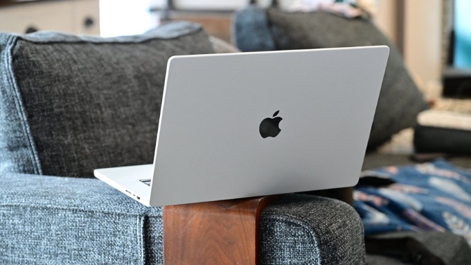 MacBook Pro M5 Pro 14 inch (15CPU-16GPU) tiếp tục duy trì ngôn ngữ thiết kế cao cấp